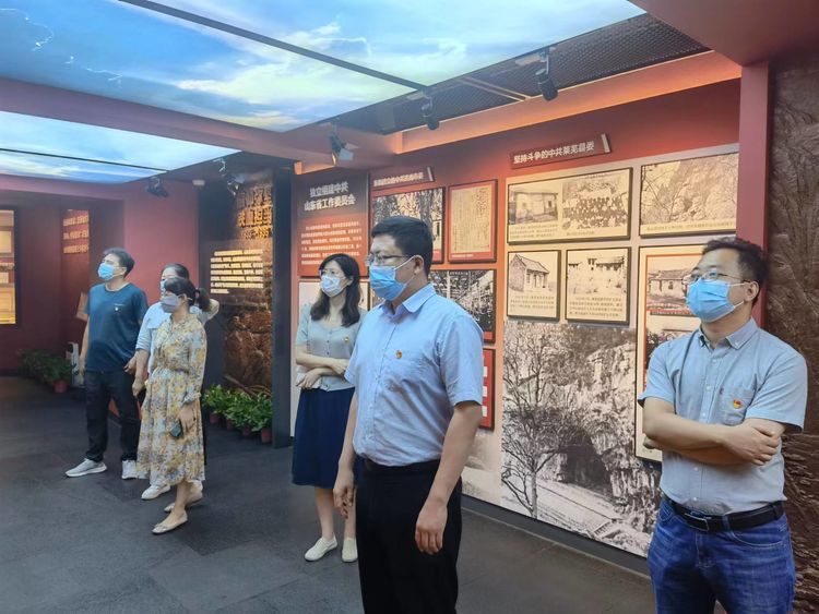 ?imageView2/2/w/750/h/1400/q/80