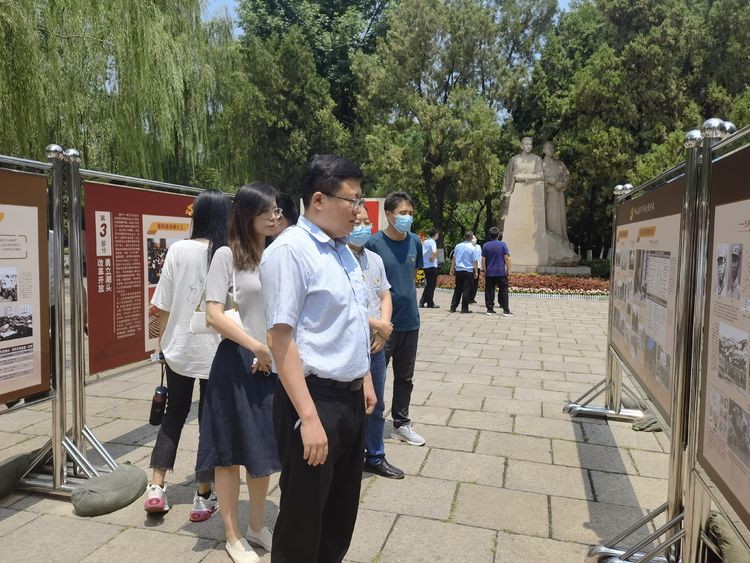 ?imageView2/2/w/750/h/1400/q/80