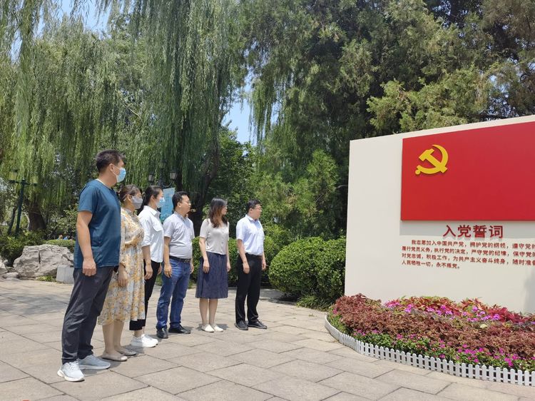 ?imageView2/2/w/750/h/1400/q/80